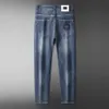 Lätt lyxfjäder/sommar tunn och avancerad tvättade elastiska broderade jeans för män smala passade små raka ben casual byxor för män