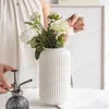 Вазы 1pcs ретро белый рельеф керамика ваза цветочный сосуд
