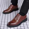 Chaussures décontractées Homme des mocassins en cuir italien de la mode de la mode sur le design d'épissure commerciale formelle