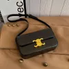 kvällspåsar designer celinfe mode underarmsäck lag stick väska triumfal dörr lås spänne liten fyrkantig väska en axel crossbody väska