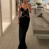 カジュアルドレスエレガントなブラックホロウアウトスリップドレス女性のためのセクシーな夏の衣装