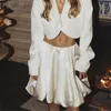 Faldas 2024 Summer Mujeres blancas Satinado plisado Calusa alta Falda de moda elegante Mini ropa femenina Y3953