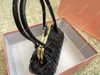 Miui Womens Handbag Luxury Designer Högkvalitativ veckad läderdampåse Singel axelväska Retro Stylish Underarm Bag