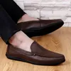 Sapatos casuais Spring Men Spring Genuine Leather Supotors Classic Black Platform Shoe Man Youth Trend Driving Slip-On For Men