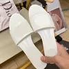 Designer -Hausschuhe Frauen Zimmerschuhe rutschen Buchstaben aus Luxus Sandalen Sommer lässige Bodenrutschen Sliders Sandalen Frau Mules Sandles Beachschuhe mit Schachtel