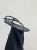 Flip Flop 2024 Pantres extérieures d'été en cuir féminin épais fond de plage rétro Sandales anciennes chaussures de tête grande taille 35-41