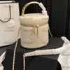 Design Vintage Ringer Ringer de cuero Luxhell Clamshell Camshell Pearl Mage Bucket Bag Metal Metal Single Single Handsbody Cross Fiest Party Bolsas de cartera 14