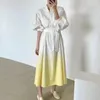 Casual jurken French Spring Stand Kraagzakken Midi Dress 2024 Designer Fashion Women Gradient Color Lantern Sleeve Belt Loose Vestidos