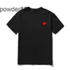 2023 Play Mens T Shirt Designer Red Commes Heart Women Garcons S Badge des Quanlity TS Cotton CDG تطريز قصير الأكمام