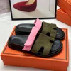 2024 Sandales pour femmes Sandales pour femmes Fashion Luxurys Floral Slipper Le cuir en cuir Plats sandales Summer Beach Choas Loafers Gear Bottoms Sliders Taille 35-45