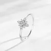 Cluster anneaux européens et américains S925 Silver Simple Personnalité Snowflake Sparkling Diamond Ring Dames Elegant Sweet Thin