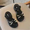 女の子の靴子供のプリンセスサンダル2024夏の新しい赤ちゃんビッグチルドレンサンダルソフトソールカジュアルラインストーンシューズ