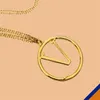 Halsband Pendant Chain Designer V Luxury Jewelry Bijoux Circle Openwork Double Layers Letters Classic Brass New Fashion High Quality Womens Mens Free Frakt