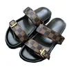 Gratis frakt Lyxiga tofflor Sandaler Loafers Bom Dia Flat Comfort Mule Casual Style Street Leather Footbed Designer Mens Womens Shoes 35-45