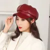 Z766 Berets Nouvelles femmes Pu Leather Berets Hat Chapeau noir rouge Outdoor A réglable Femme automne Hiver Casual Lady Cap Hat pour femmes D240418