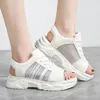 Casual schoenen mode dames sandalen 2024 zomer plat platform comfortabel mesh open teen sport dames