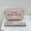 Женские дизайнерские сумки 2024 Новые мини -сумки модные модные буквы Универсальный сплошной цвето