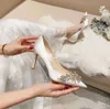 Sukienka buty 2024 Nowe kryształowe pompy dla kobiet spiczaste palce cienki obcasy biała plama płytka antyporodna panna młoda ślubna wysoka