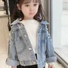 Jackor Girls Beading Denim Coat 2024 Spring and Autumn Little Girl Korean tvättade barnkläder