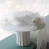 Beretten 2024 Witte mesh bloem bruiloftshoed Elegante dames feestcocktail Fedoras bruid po shoot formele fedora hoofddeksels