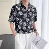メンズカジュアルシャツレトロスペーパープリントルーズメンズシャツ夏のビジネス半袖男性花柄のストリートウェア韓国トレンドロパhombre
