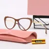 Designer renommé Mui Mui conçoit une protection cool UV en plein air pour les hommes et les femmes et les lunettes de soleil en option multicolo