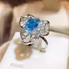 Cluster Rings Luxury Flower Aquamarine Topaz Sapphire Full Diamond Opening Justerbar Parring för Women Valentine's Day Gift Jewelry