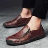 Chaussures décontractées Board en cuir de haute qualité pour hommes à basse coupe à la main confortable 41 42 47 48 2024 Chaussure d'affaires marron noir