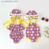 Summer Summer New Baby Swimwear Baby Swimwear Swimwear Stamping Bikini Spalato Spalato con cappello Cappello Beach abbigliamento Q240418