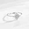 Cluster anneaux européens et américains S925 Silver Simple Personnalité Snowflake Sparkling Diamond Ring Dames Elegant Sweet Thin