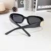 2024 Nuevas gafas de sol en vivo Mujer de lujo Diseñador de marca Marco retro Gran gafas de sol