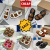Nouveau confort sandales sandales sandales Womans Slingback Sandal en cuir Sandales d'été Sandales de luxe pour femmes Sangle de plage Taille 35-42