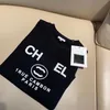 여자 디자이너 Tshirt 프랑스 패션 럭셔리 C Leter Plus 크기 라운드 목 상단 패턴 인쇄 짧은 슬리브 커플 부모-자식 학생