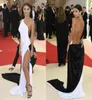 Sexig Met Gala Celebrity Evening Dresses One Shoulder High Split Tulle Elastic Satin Black White Long Prom Dresses Tan See Through 9724571