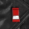 Rolig ESC -tangentboardbox broscher stift röda låda märken hårt emalj av ryggsäck för kvinnoälskare lyckliga märken stift brosche spille