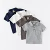 Summer Baby Boys T Shirt Kort ärm Polo-skjortor för pojke barn solid färg tee baby topp pojke kläder korea stil kläder 1-7t 240418