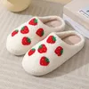 Pantoufles confortables Strawberry 2024 Automne Coton d'hiver Furry Toe rond à moitié doux Femmes confortables Chaussures intérieures