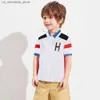 Tシャツの男の子夏のTシャツ小児レンズ半袖子供服フリップカラーファッションガール刺繍Hパターン青少年トップQ240418