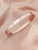 Design romantique de haute qualité hommes et femmes pour bracelet en ligne mode mode polyvalent diamant complet avec joli bracelet
