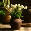 Fleurs décoratives hydratantes hydratantes à 5 têtes de tulipe peloton artificiel décoration intérieure intérieure bouquet de mariée réaliste fête de mariage floral