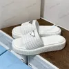 Crochet Platform Slippers Sandales Designer Triangle Triangle de paille Rafia tissu Tazz en cuir Sandale plate Rabouche Raffias Mules Woven Place Pool Summer Stinder