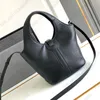 5A -Qualität großer Schloss Dekoration Locker Streuner Tasche Frühjahr 2024 Hobo -Tasche Getreide Leder Umhängetasche Designer Handtasche Backback Einkaufstasche