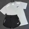 Herrkläder Sports Tech Set Designer Tracksuit Shirts Shorts Two-Piece Fitness Byxor snabbt torkning och andningsbar sportkläder basket T-shirt som kör jogger