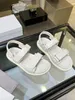 Designer Sandal for Women Platform Sandals Sandale Slides Scarpe Spesso Bottom Summer Tacco piatto a gancio casual Beach Beach Beach Ogen Itine di alta qualità con Box 10A