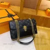 LVSE LOUISEVIUTION BABE Designer Tags Louies Vuttion Embossed Messenger Bag Commuter Bag Chain Bag One-Shoulder Underarm Textuur All-match dame