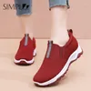 Kadınlar için Sıradan Ayakkabı Sneakers Platform Yürüyen Anne Yürüyen Düz Loafers Yaz Sonbahar Kadın Spor Vulkanize Ayakkabı Tenis Zapatillas