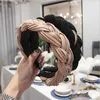 Hoofdenbanden High-End Luxury Hair Accessoires Vrouwen Solid Color Geplooide Legering Keten Twist Braids Wide-Band Hoofdband Haarbanden Wild Hair Band Y240417