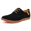 Casual schoenen voor mannen 2024 Spring herfst Heren Suede klassieke sport comfortabel formeel flat