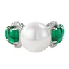 Cluster ringen Europese en Amerikaanse rijke dames 12 mm Beizhu ingelegde imitatie Emerald Egg Face Wedding Ring voor vrouwen