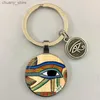 Keychains Lanyards Hot Selling Eye of Horus Keychain Classic Egyptian Rune Rune Evil Art Drukte Glass Cabochon Key Chain Amulet voor mannen en vrouwen Y240417